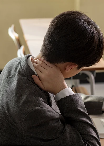 목·어깨 긴장